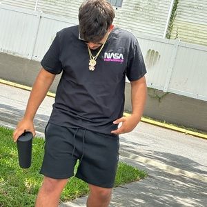 Meet your Posher, Elias